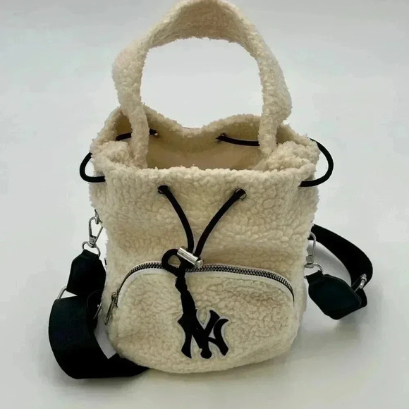 MLB NY New York Yankees Polar Fleece Handbag - Picture 8 of 14